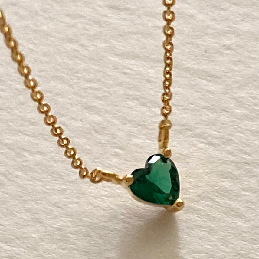 Collar minimalista de plata de ley 925 con colgante de circonita cúbica verde en cadena de cuentas
