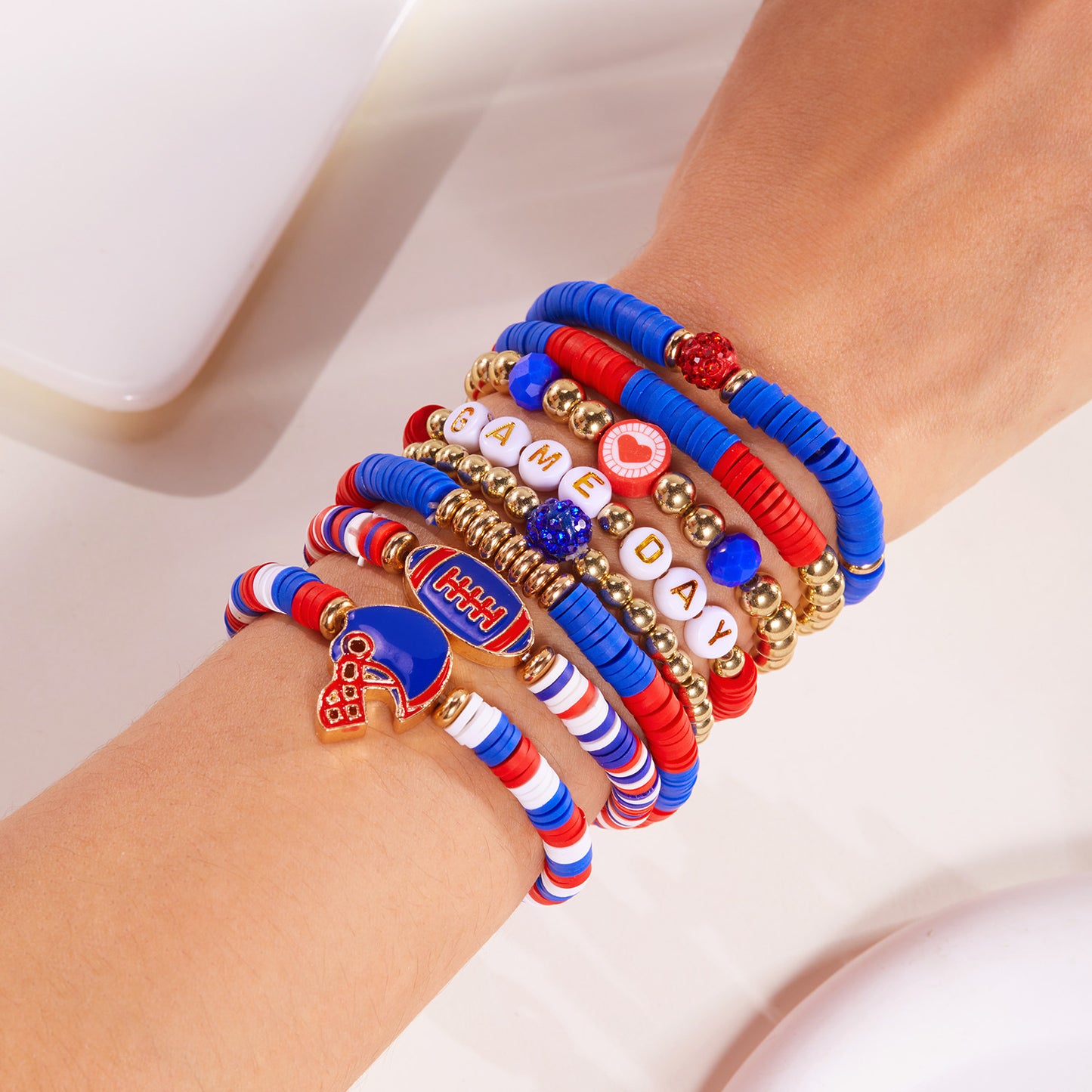 Pulsera unisex de goma con cuentas acrílicas y dijes de números con temática de fútbol para el día del partido o como regalo para mamá deportista