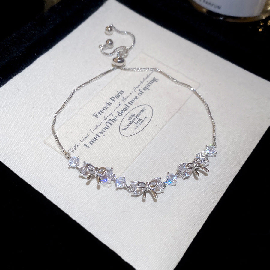 Minimalist Zircon Cat's Eye Flower Bracelet for Women with Copper Base and Inlay Craftsmanship