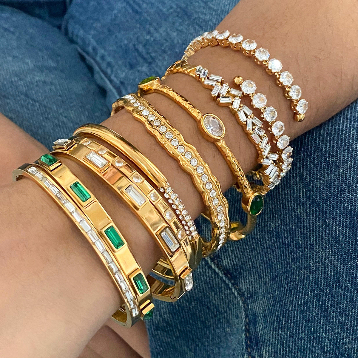 Pulsera minimalista geométrica de acero inoxidable enchapado con circonitas para mujer
