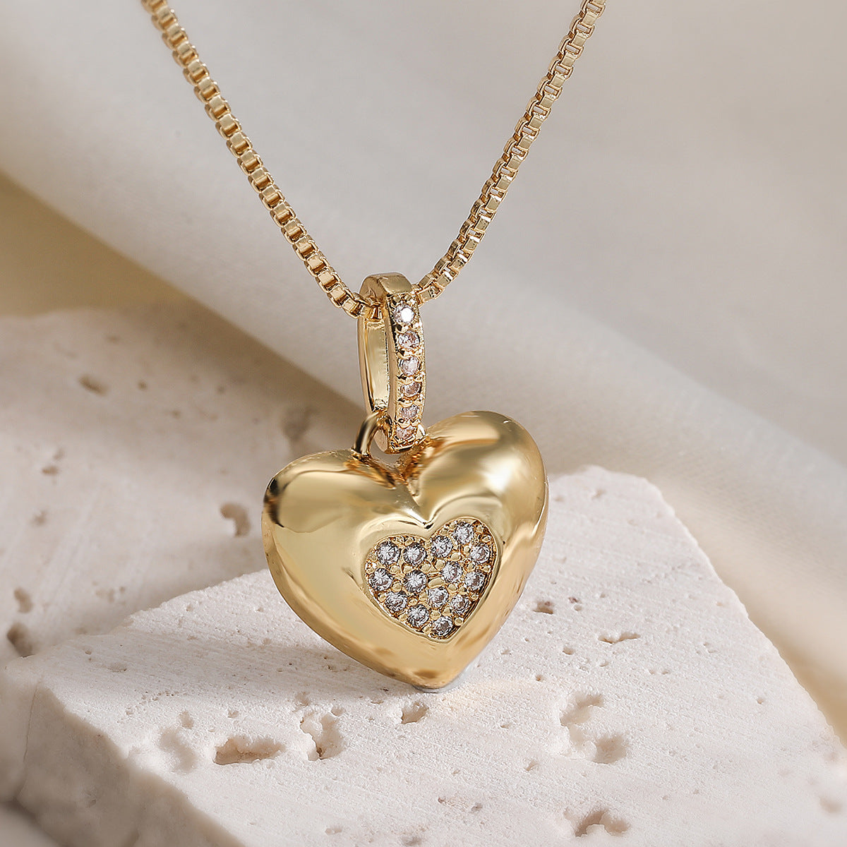 Minimalist Luxury Gold Plated Brass Heart Cubic Zirconia Pendant Necklace for Women