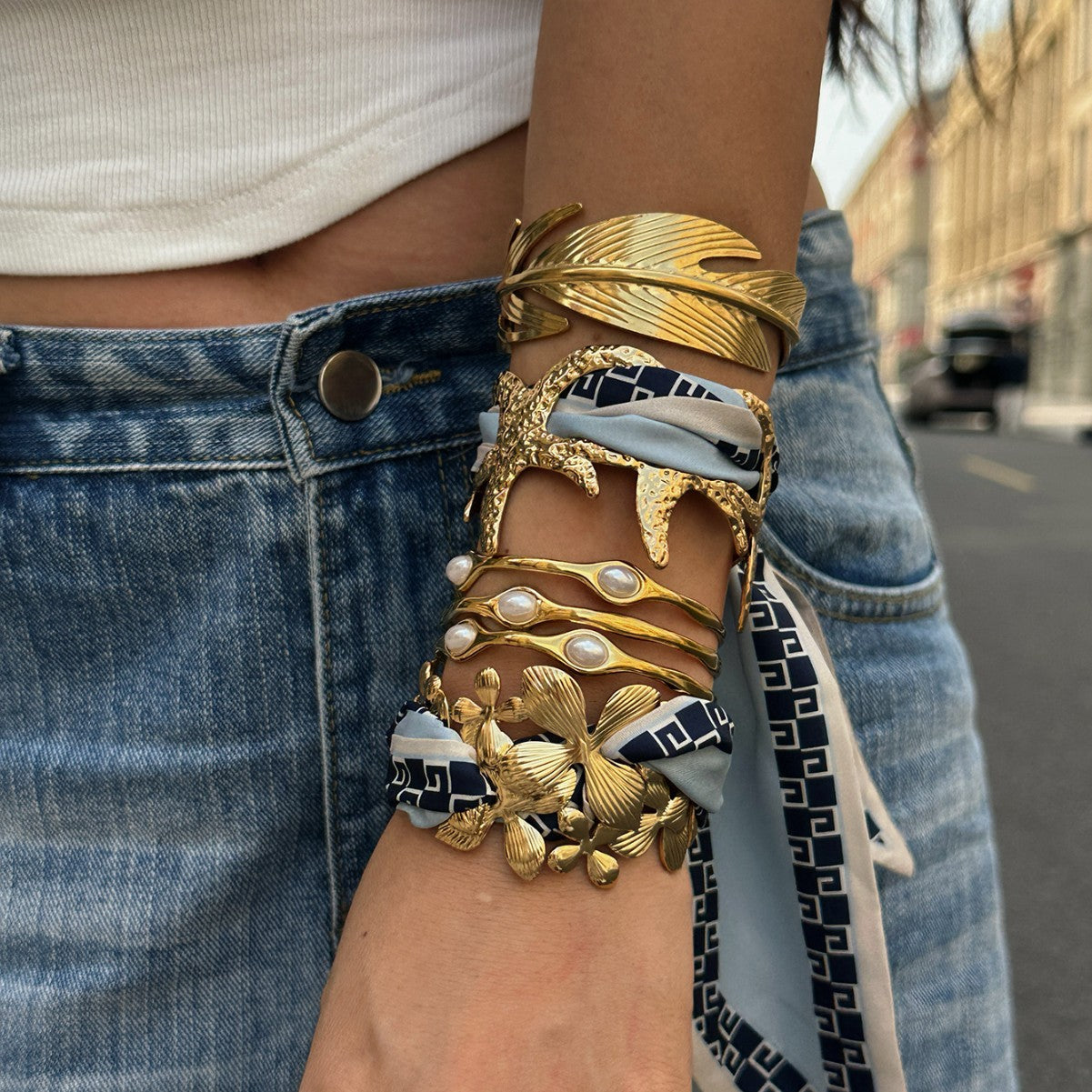 Bracciale a fascia in acciaio inossidabile placcato a forma di piuma