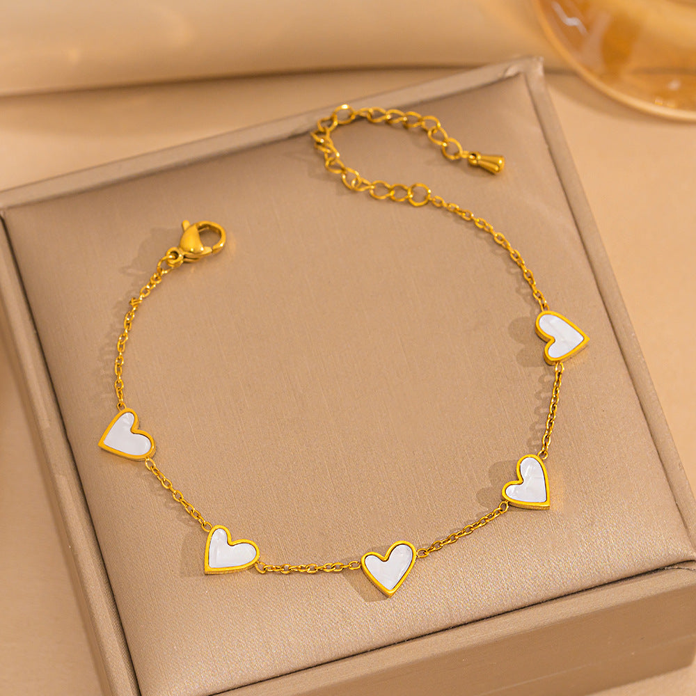 Pulsera minimalista de lujo ligero con forma de corazón de acero de titanio con PVD y oro blanco de 18 quilates y nácar para mujer