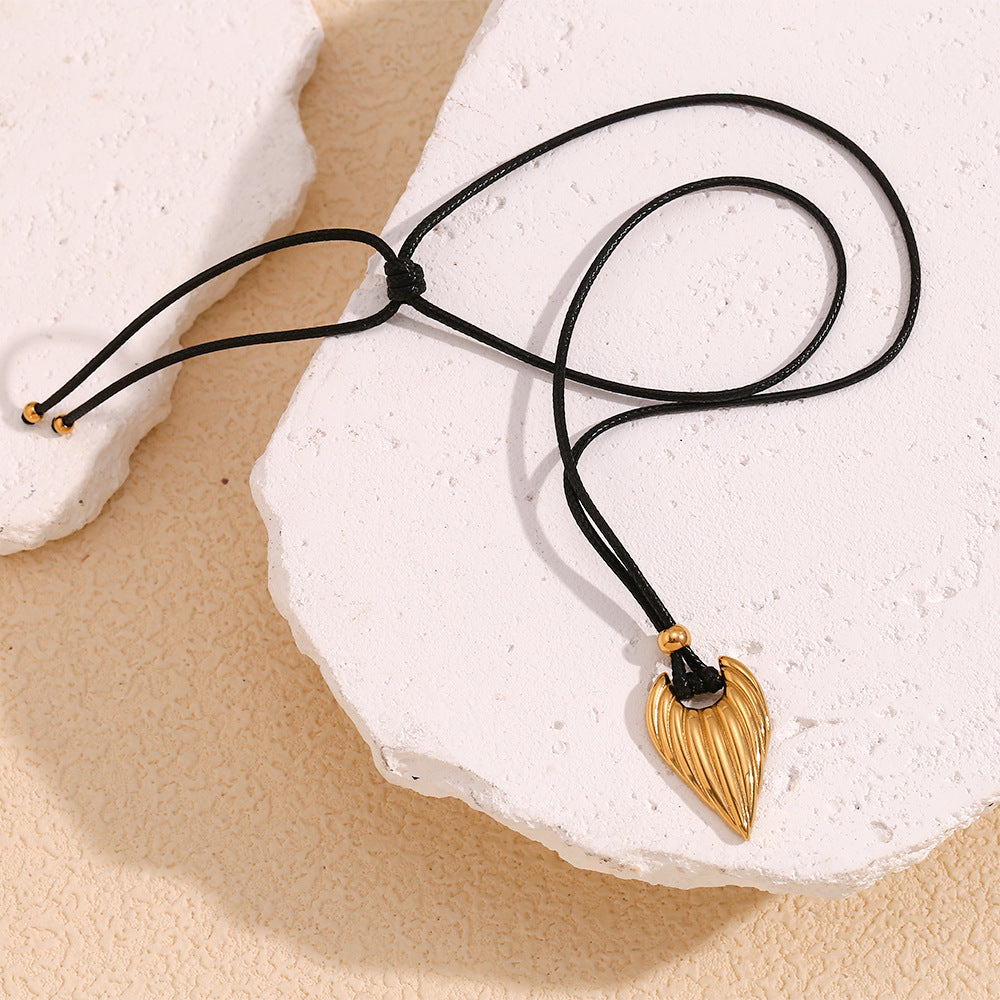 Fashionable Minimalist Geometric Stainless Steel Pendant Necklace with 18K Gold Plating for Women