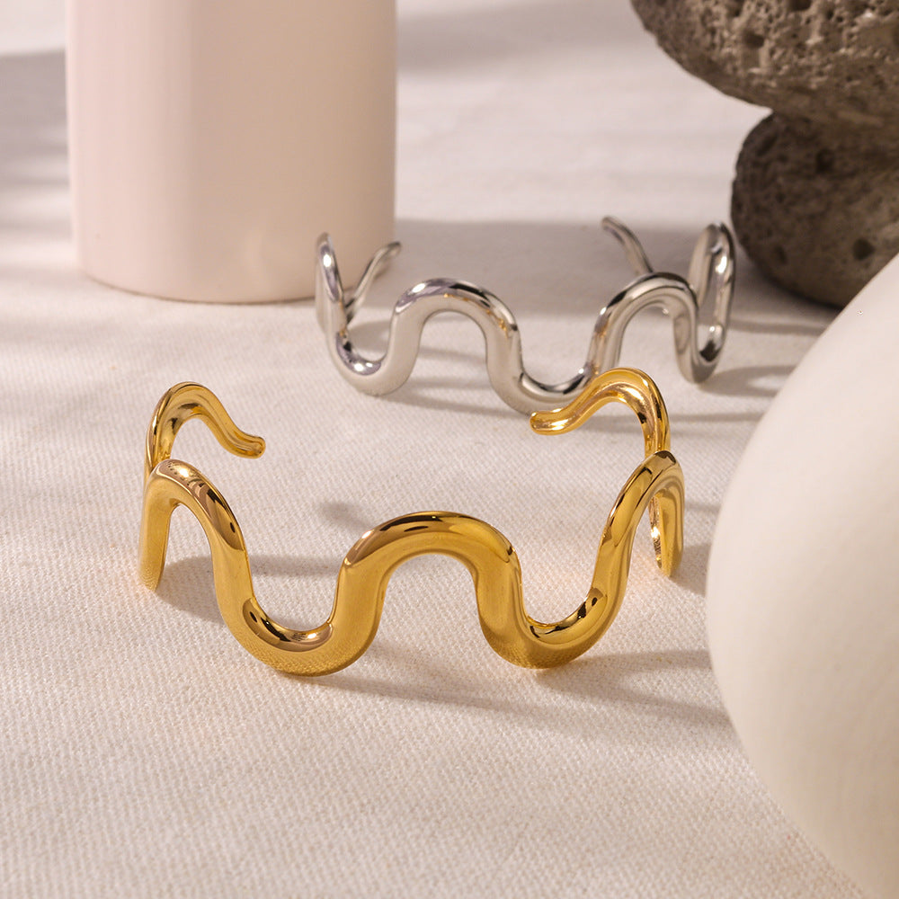 Bracciale da donna in acciaio inossidabile a onda geometrica con placcatura in oro 18 carati