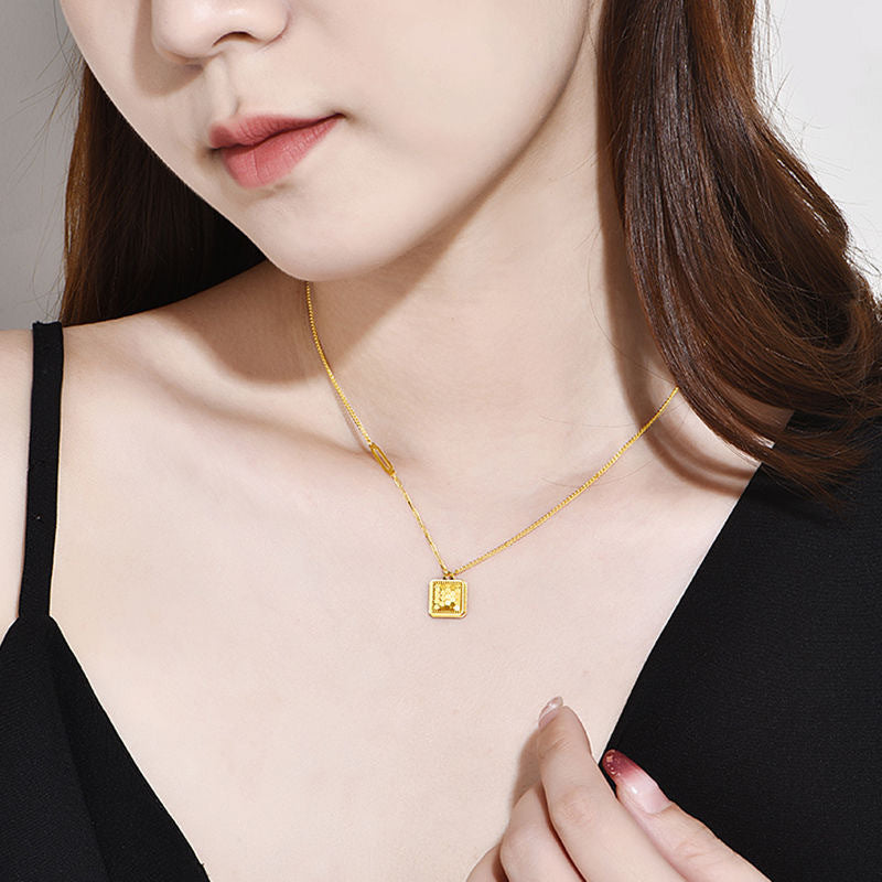 Minimalist Geometric Honeycomb Pendant Titanium Steel Plated Gold Water Wave Chain Women's Lightweight Luxury Sweater Necklace