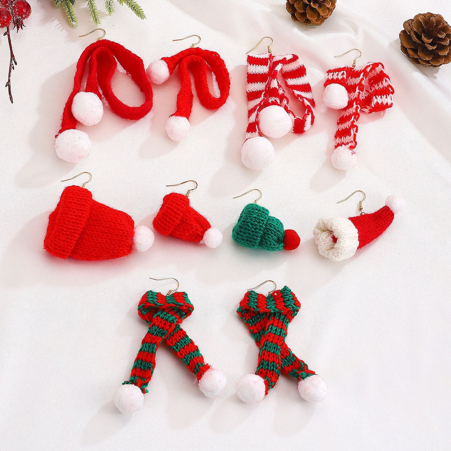 Pendientes de tela con forma geométrica, puños para las orejas de Papá Noel tejidos a mano para mujeres con detalles festivos de cascabeles
