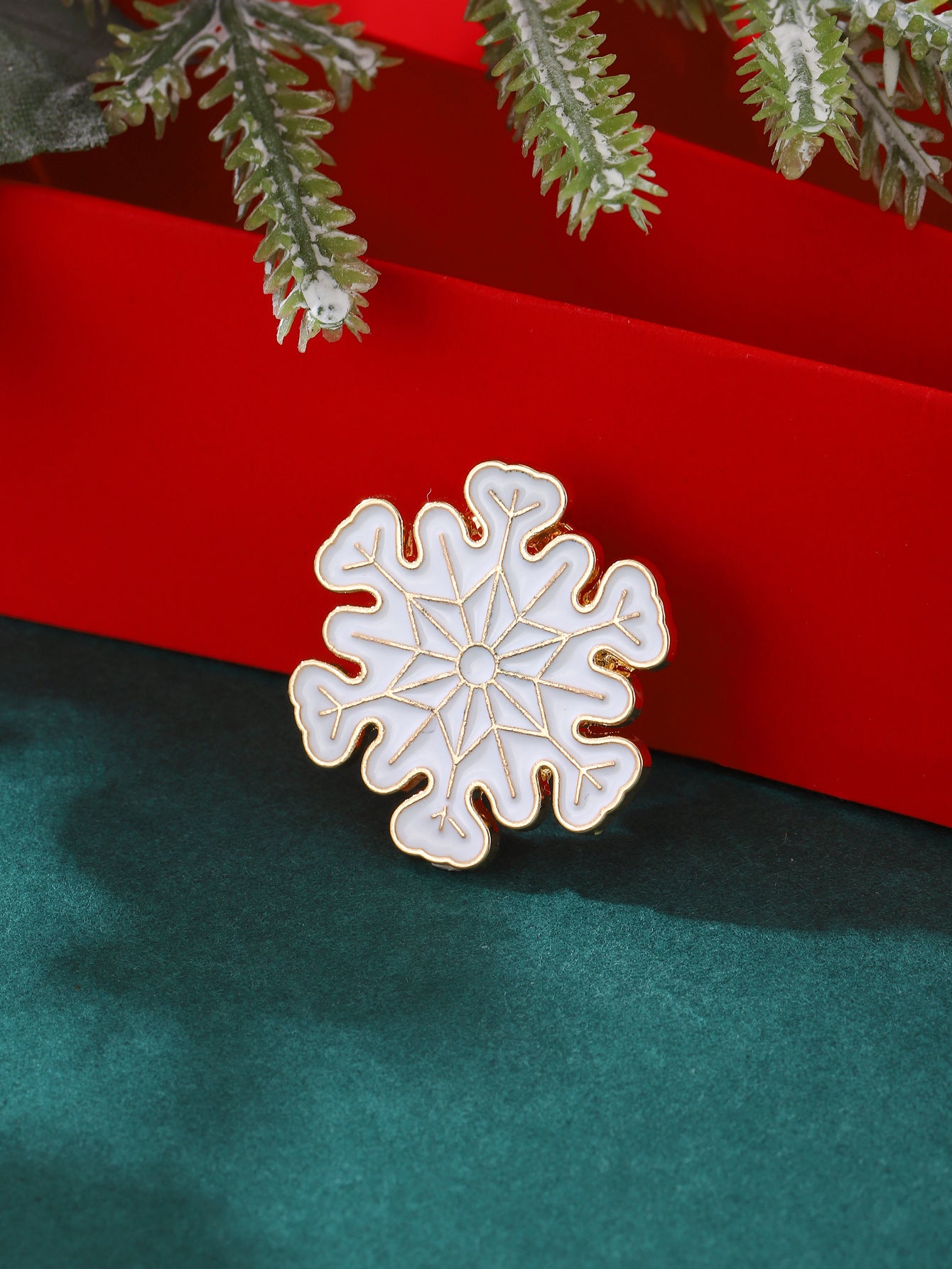 Christmas Pin with Enamel Snowman and Bell Design Alloy Brooch for Unisex Holiday Decoration