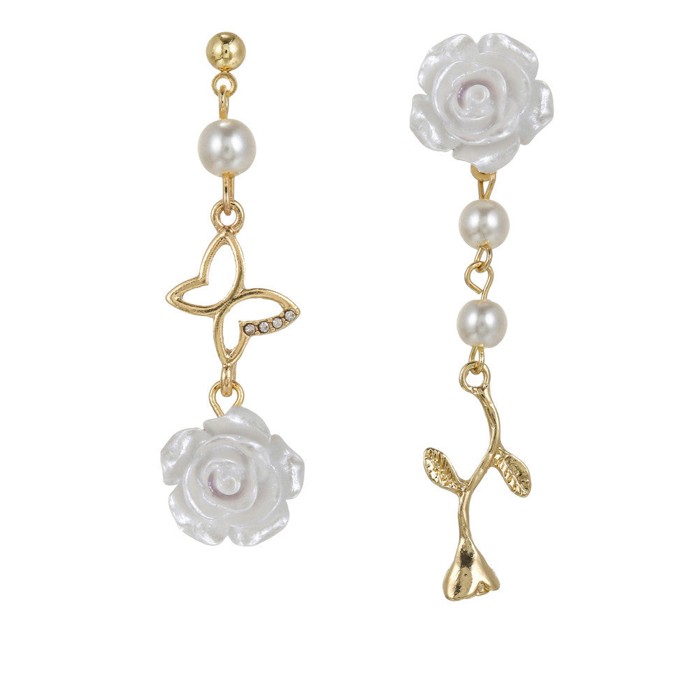 Eleganti orecchini asimmetrici a rosa geometrica bianca con perni in argento sterling 925 da donna