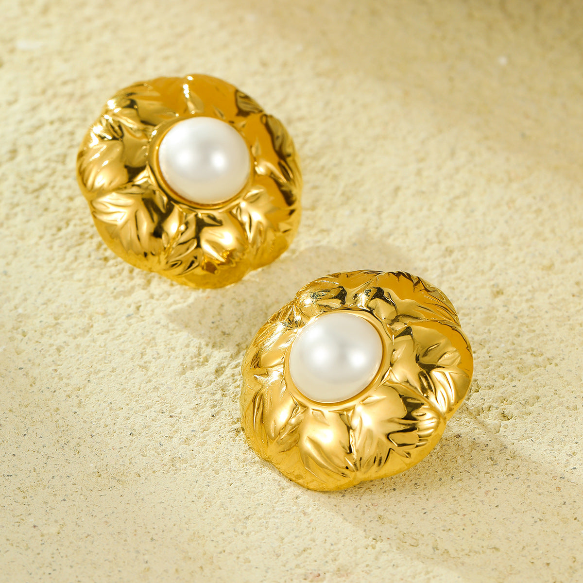 Pendientes de botón redondos de acero de titanio con textura de perlas incrustadas estilo vintage para mujer