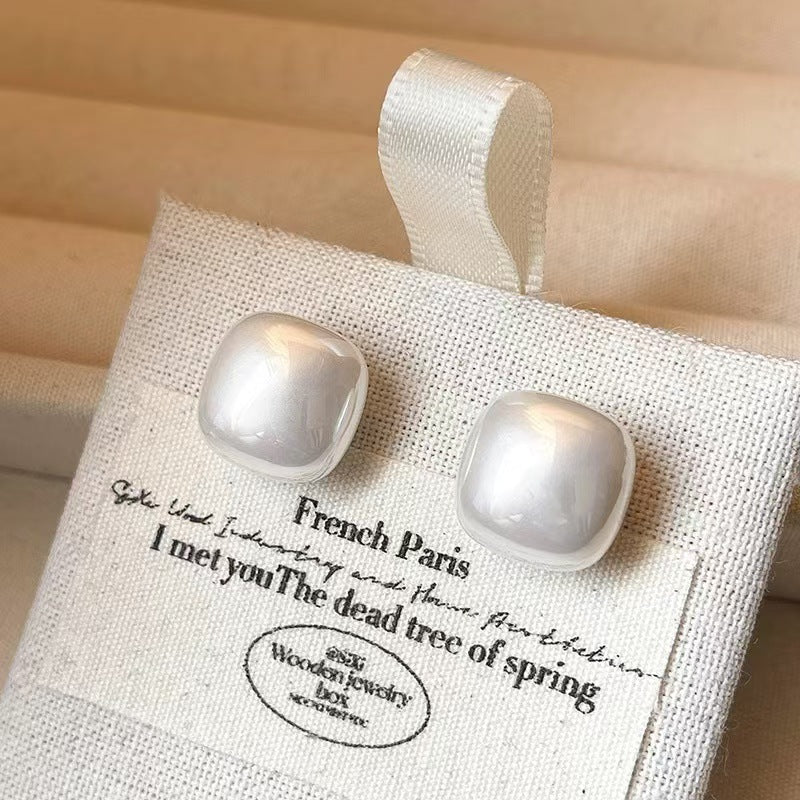 Orecchini a perno con perle quadrate geometriche e perni in argento placcato oro da donna