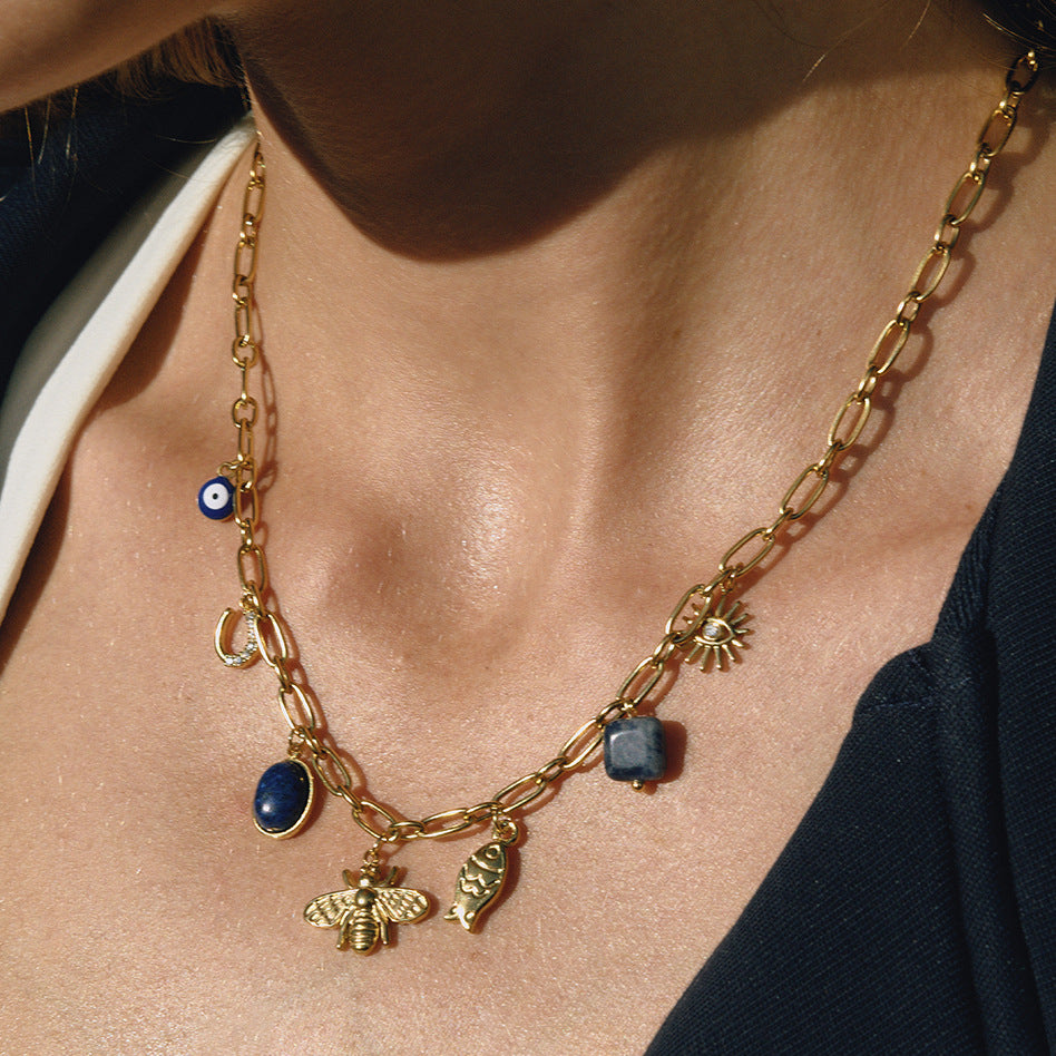 Collana da donna con ciondolo a forma di ape, in acciaio al titanio, con finitura galvanizzata, stile minimalista