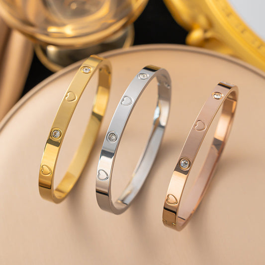 Fashionable Heart-Shaped Titanium Steel Bracelet with Rhinestone Inlay and Electroplated Finish for Women