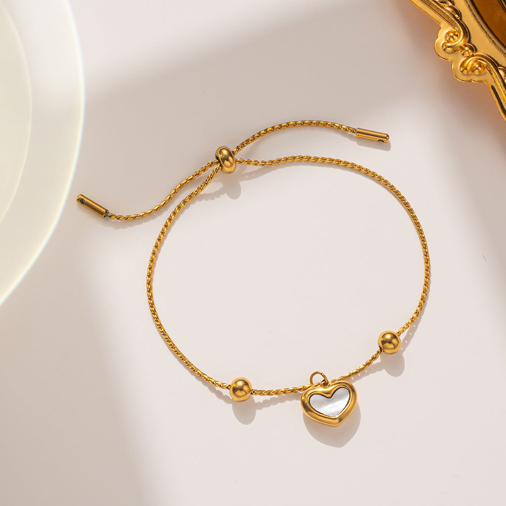 Bracciale Minimalista in Acciaio al Titanio a Forma di Cuore con Intarsio in Madreperla Bianca e Chiusura a Scorrimento da Donna