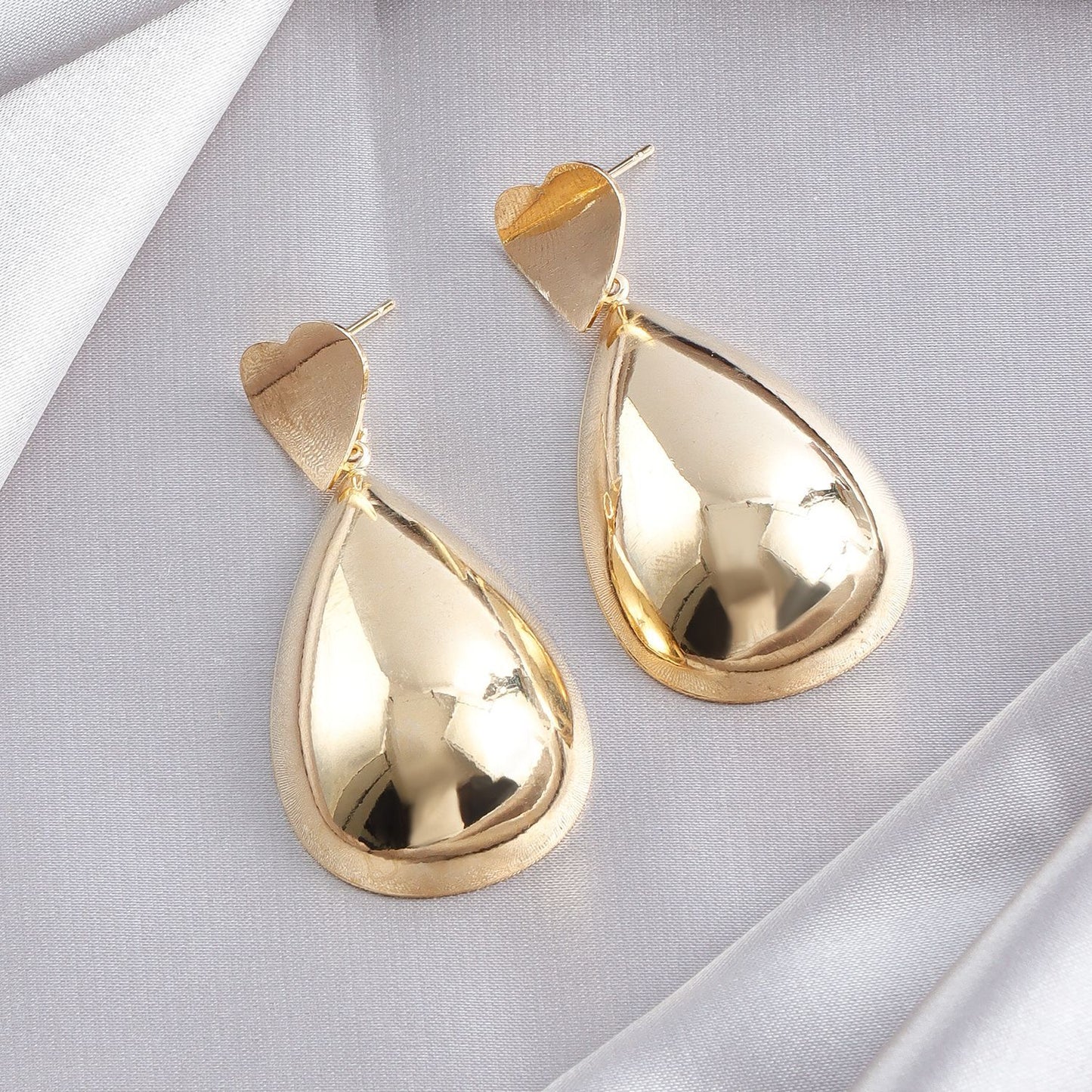 Minimalist Geometric Heart-Shaped Dripping Water Drop Metal Stud Earrings with Plating Finish for Women