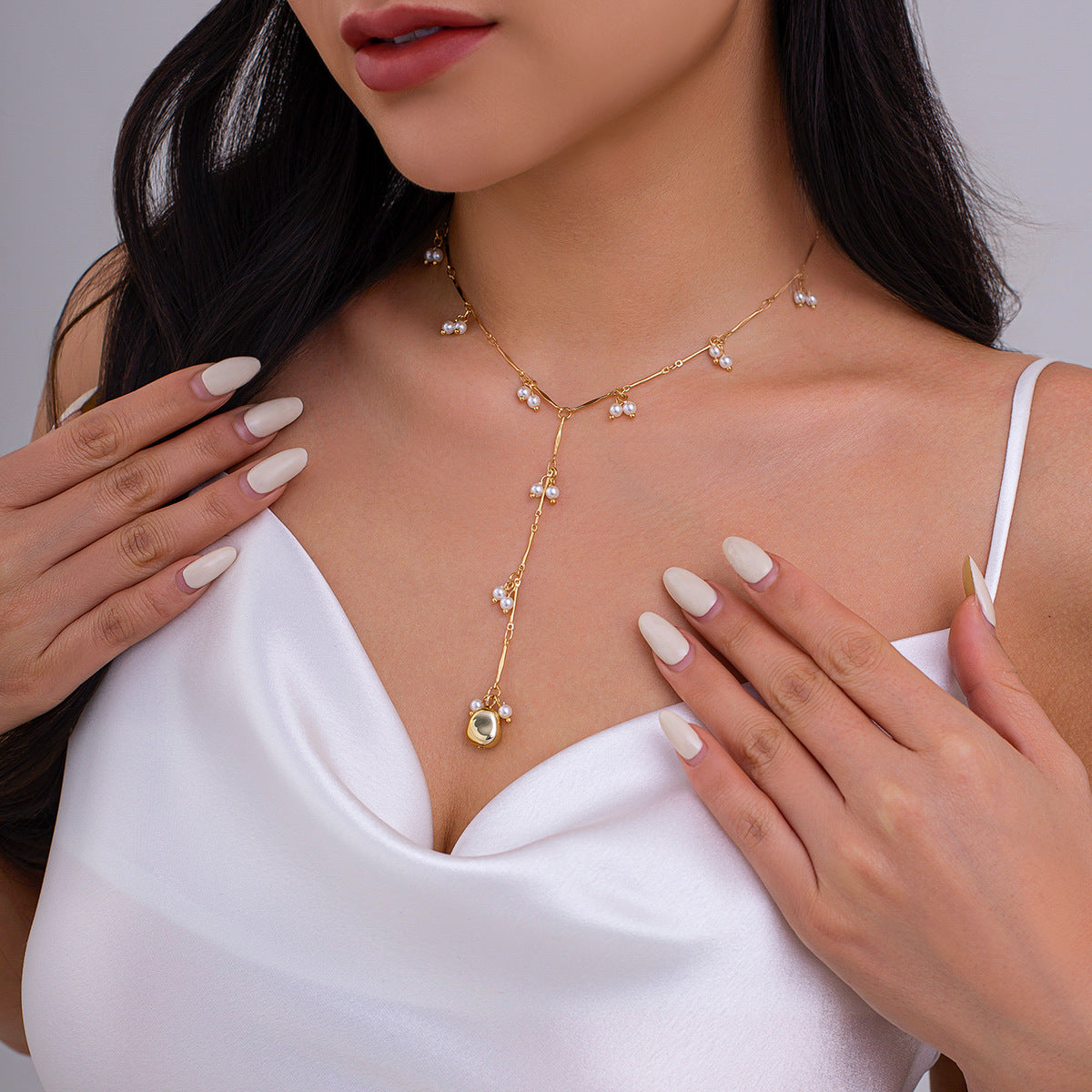 Minimalist French Vintage Liquid Drop Pendant Necklace with Imitation Pearl and Plated Copper Chain in Y-Shape with Fringe Detail
