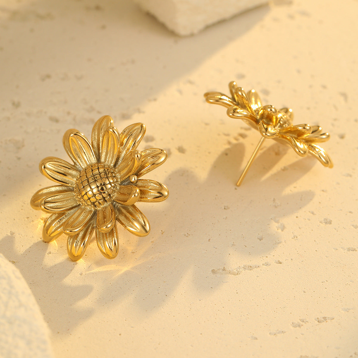 Fashionable Floral-Shaped Stainless Steel Stud Earrings with Plating Finish for Women