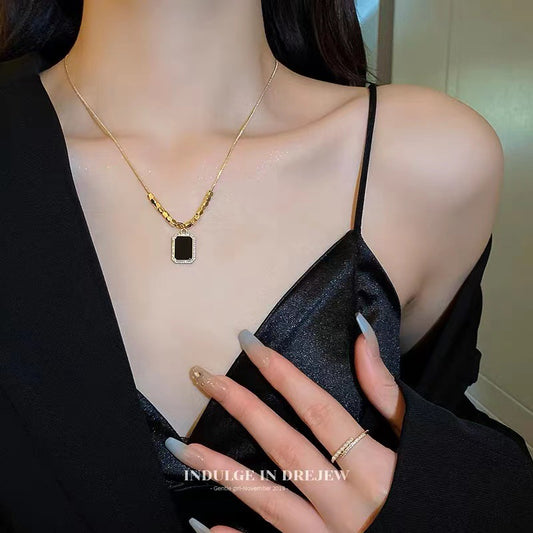 Minimalist Black Titanium Steel Pendant Necklace for Women with Rhinestone Inlay, Delicate Clavicle Chain for Spring and Summer