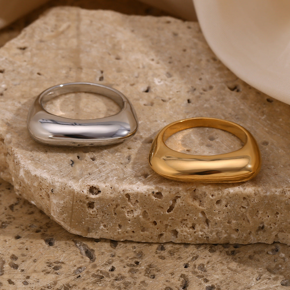 Anello Rettangolare Geometrico Minimalista Ed Elegante in Acciaio Inossidabile Placcato Oro 18K da Donna