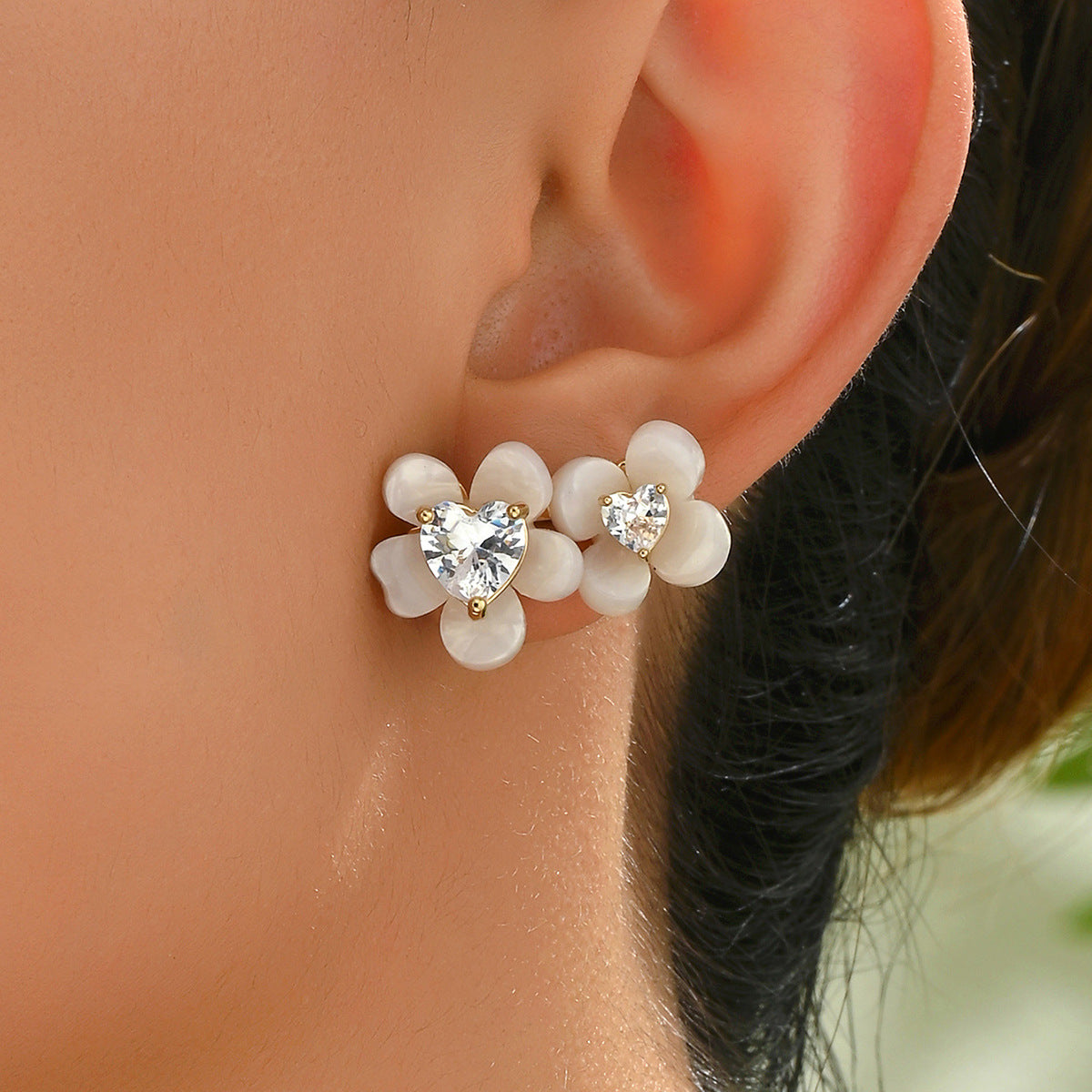 Pendientes Minimalistas Florales Geométricos con Incrustaciones de Zirconia en Acero Inoxidable para Mujer
