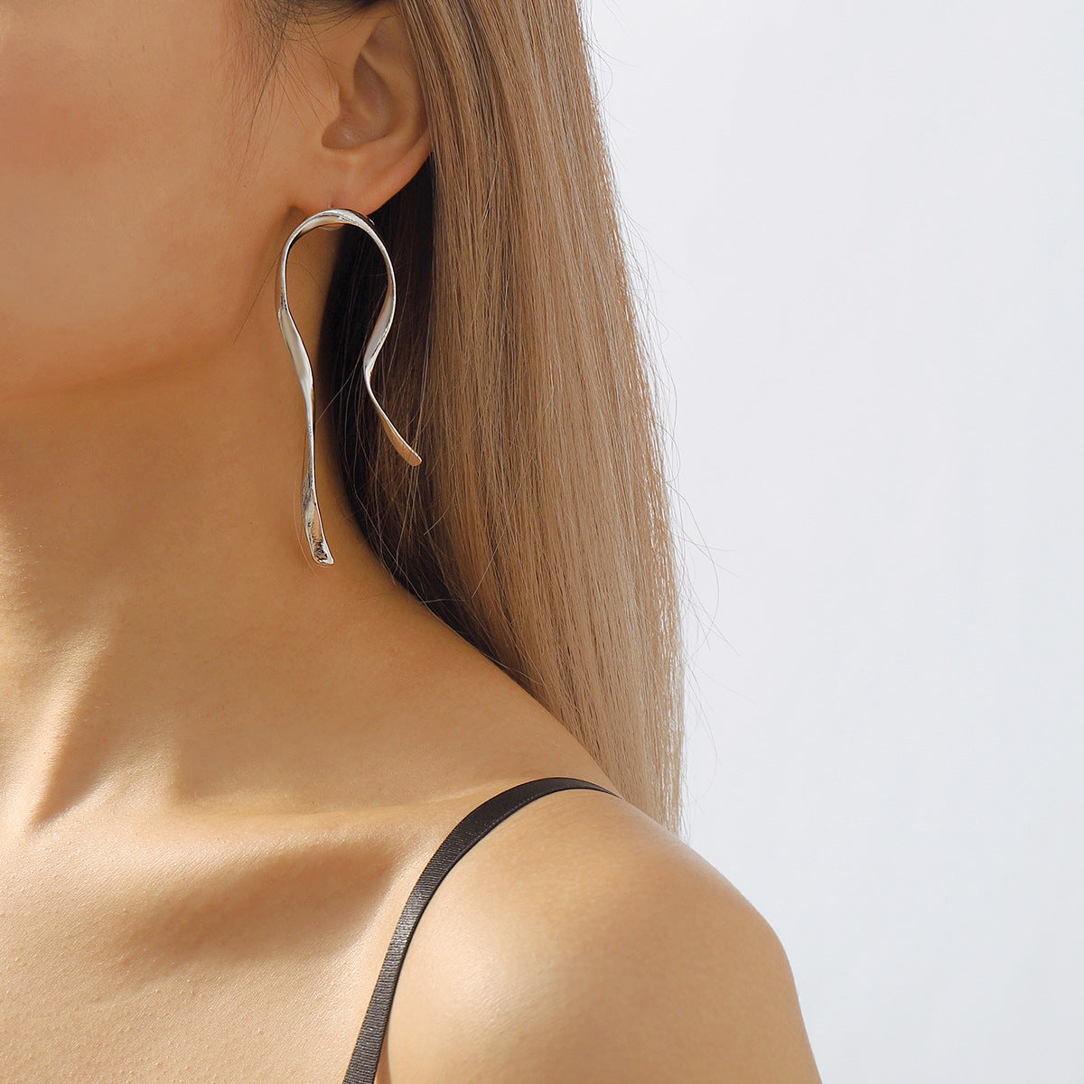 Pendientes de aleación asimétricos con diseño geométrico y acabado metálico galvanizado para mujer, estilo dulce y atrevido
