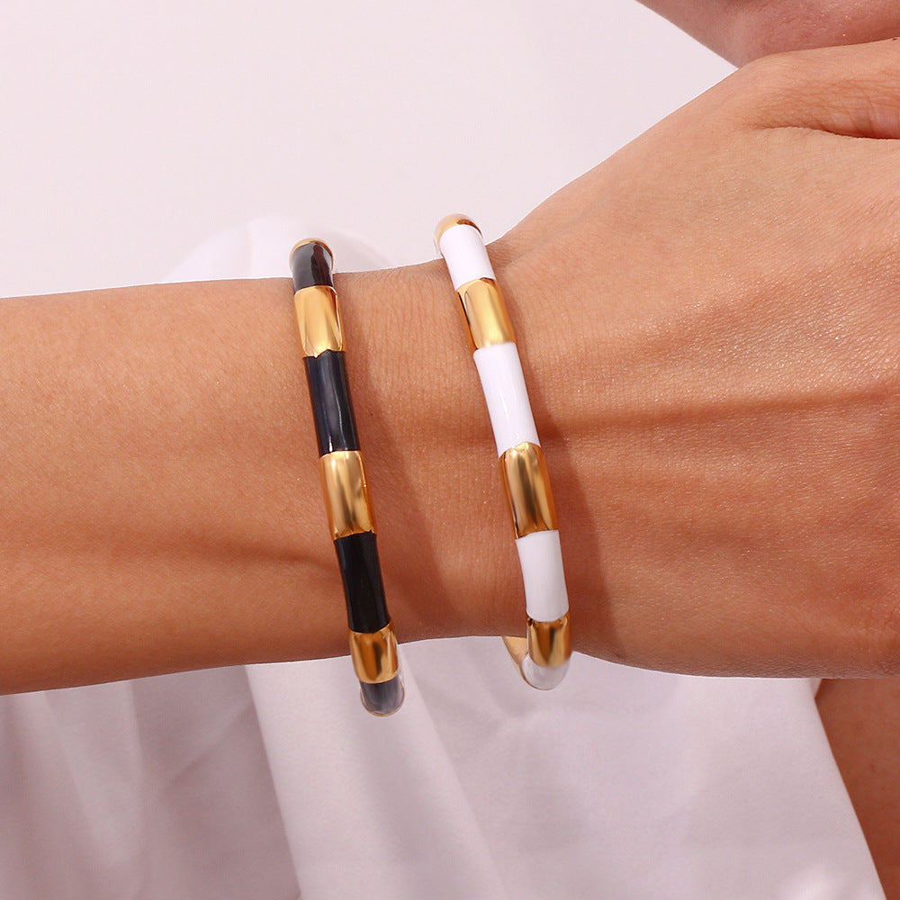 Bracciale da donna in acciaio inossidabile placcato oro 18 carati con dettagli in smalto, elegante e minimalista
