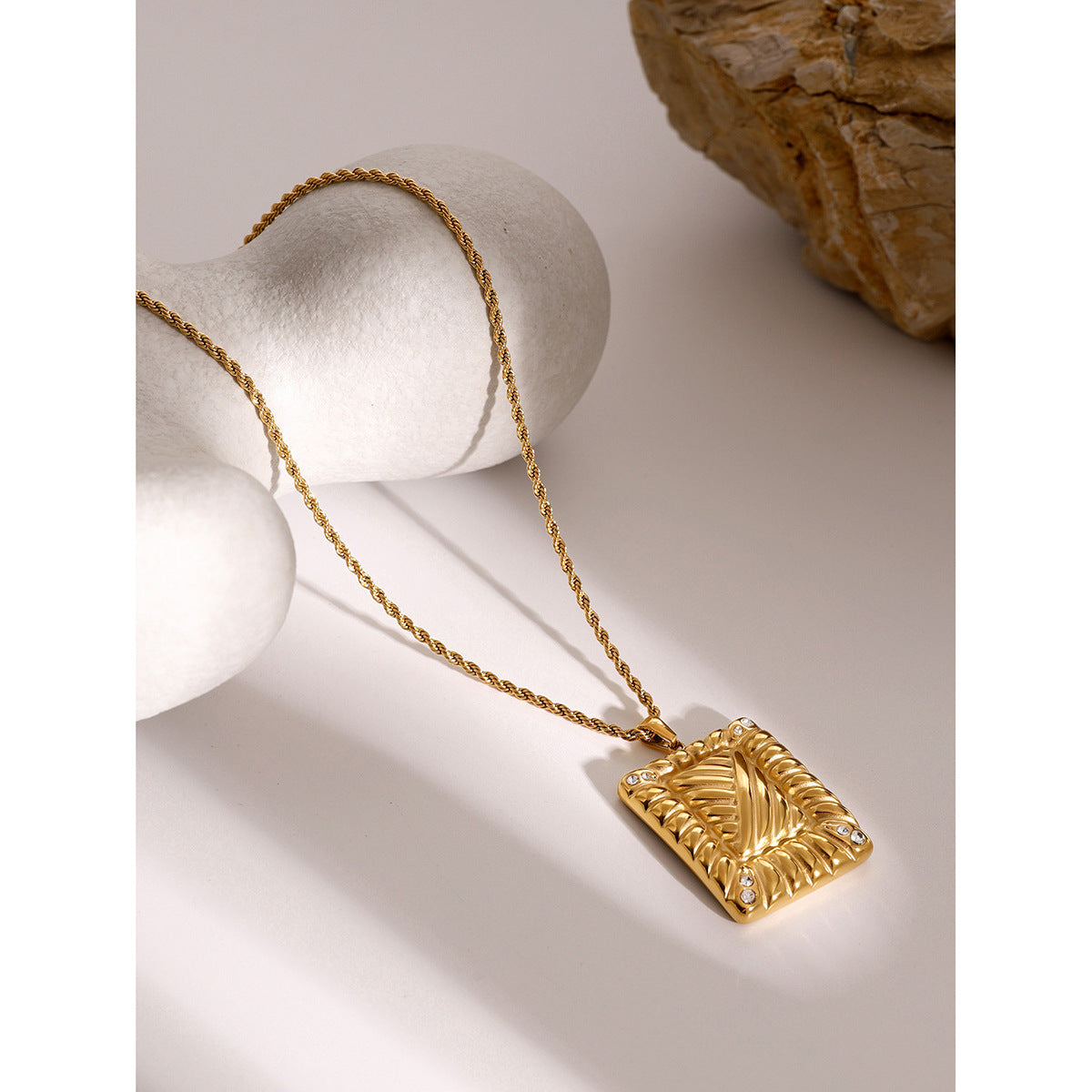 Collar unisex de cadena O con colgante cuadrado geométrico de diamantes de imitación de acero inoxidable chapado en oro de 18 quilates