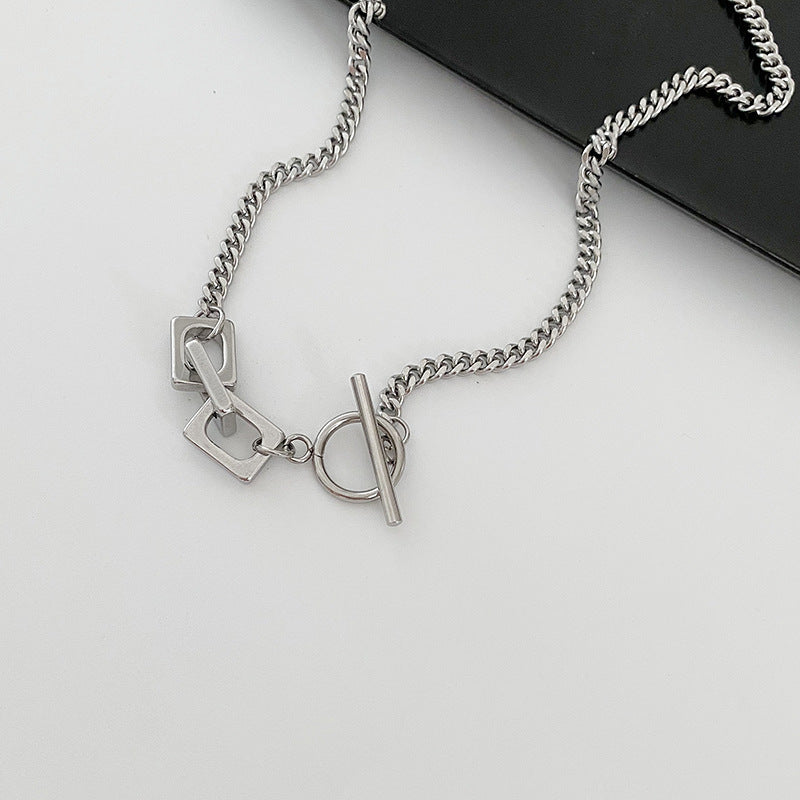 Collana minimalista geometrica in acciaio al titanio per uomo e donna con finitura lucida, catena clavicola regolabile per felpe con cappuccio