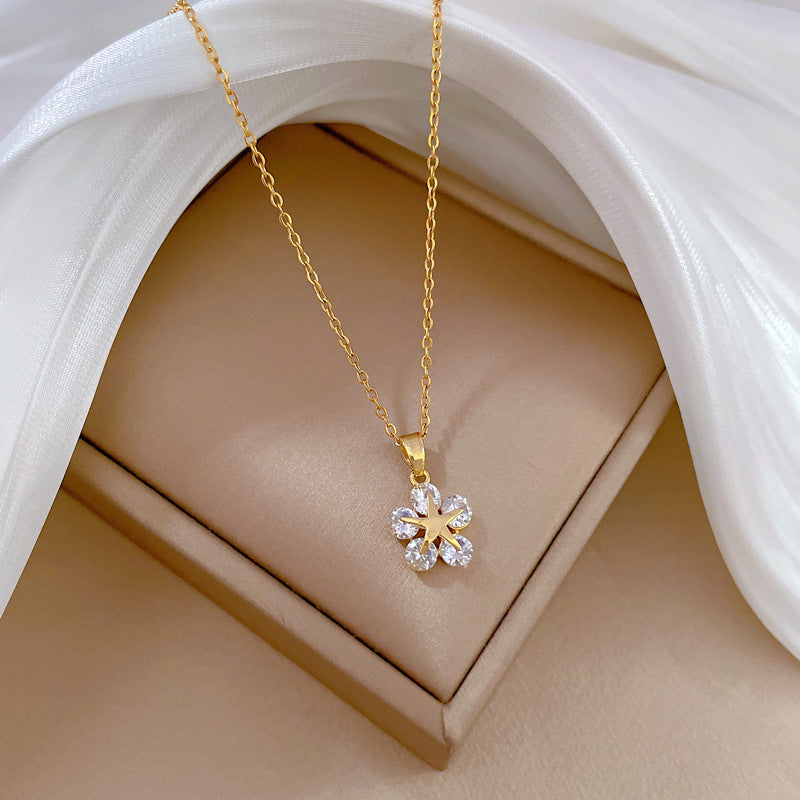 Collana da donna con ciondolo a stella in acciaio al titanio di lusso con intarsi di strass, design geometrico, delicata catena per la clavicola