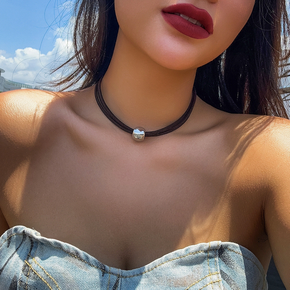 Minimalist Geometric Round Beaded Choker Necklace with Alloy Pendant for Women