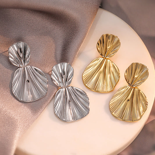 Orecchini da donna minimalisti geometrici in ottone placcato oro con design a forma irregolare