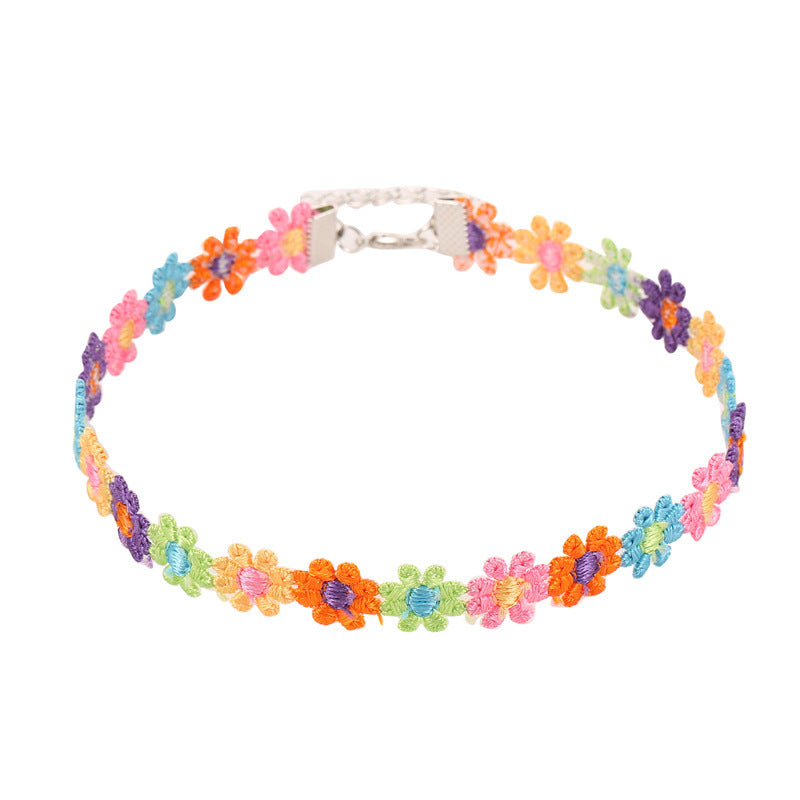 Collana girocollo Gothic Lolita con fascia in velluto, accenti floreali e geometrici, ciondolo in lega per donna