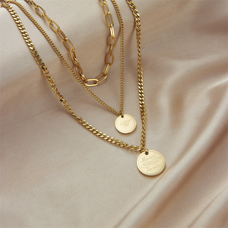 Collana da Donna Minimalista Vintage Multi-Strato in Acciaio al Titanio con Pendente Rotondo Inciso e Catena Snake