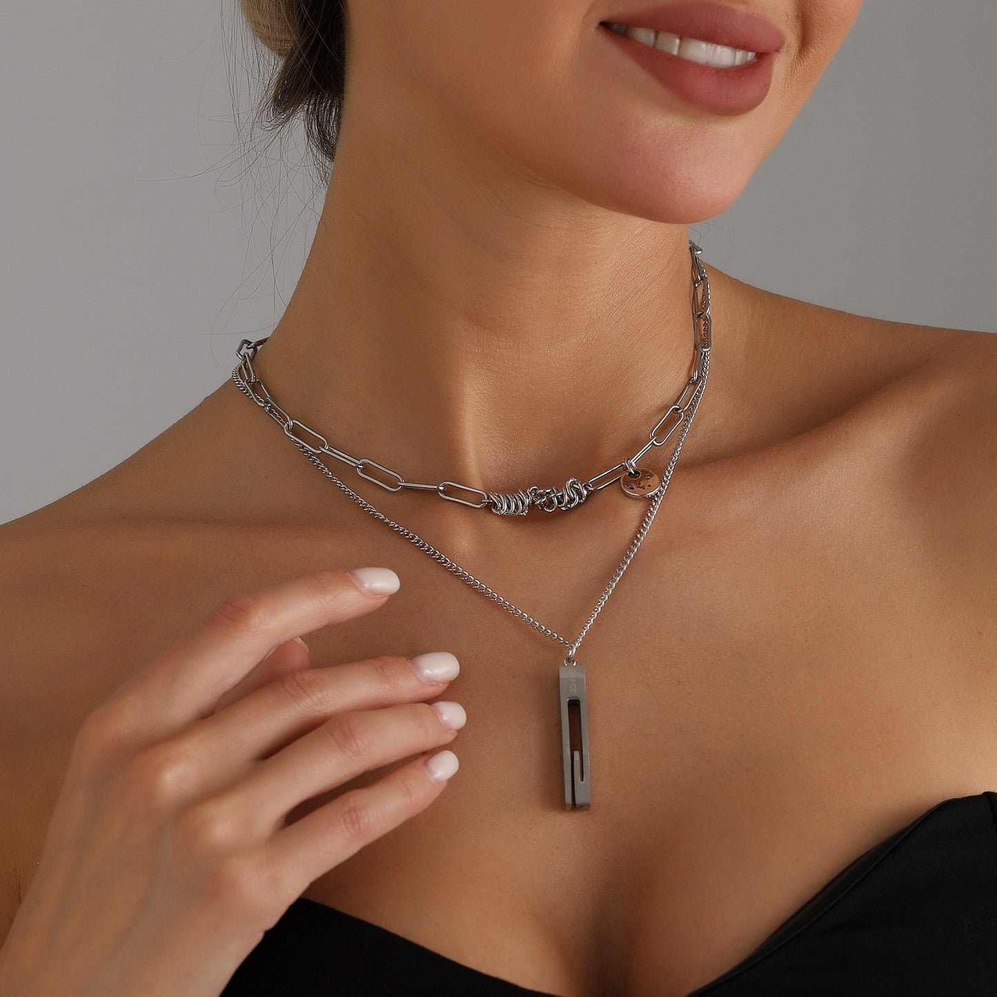 Minimalist Square Pendant Necklace for Women with Electroplated Alloy Chain and Geometric Spiral Design