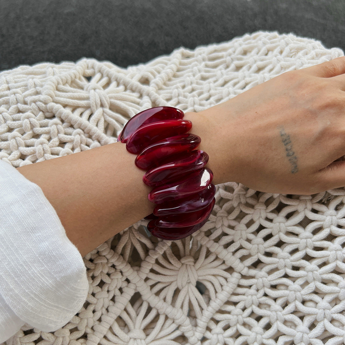 Retro Oversized Red Ombre Tire-Shaped Wide C-Shape Bracelet for Women Handcrafted Resin Bangle Jewelry