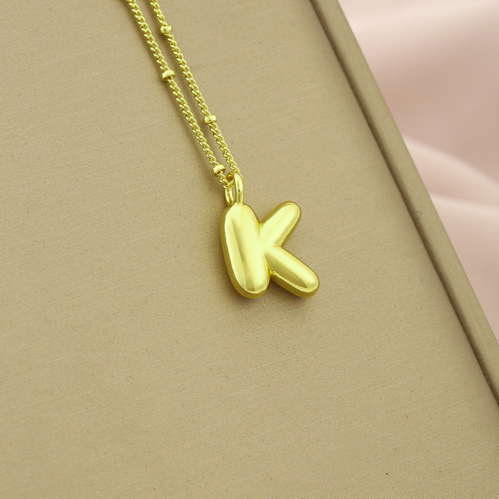 Collar Colgante con Inicial Minimalista para Mujer en Cobre con Acabado Galvanizado Cadena Ajustable para Clavícula