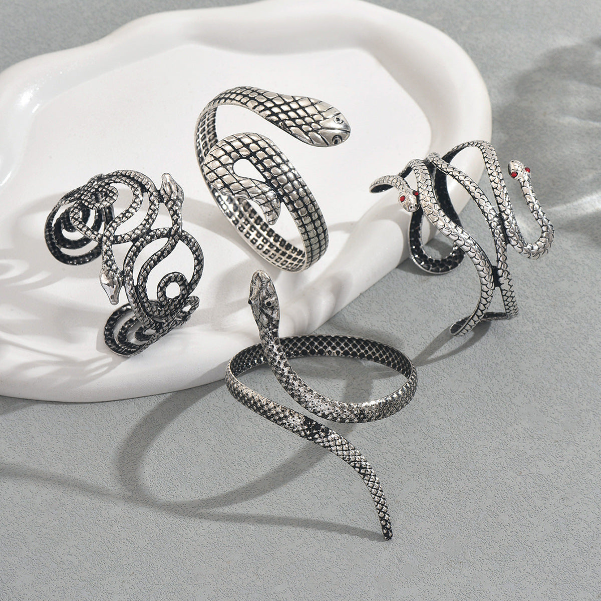 Pulsera de aleación con forma de serpiente estilo Hip Hop con incrustaciones de diamantes de imitación, brazalete ajustable para mujer