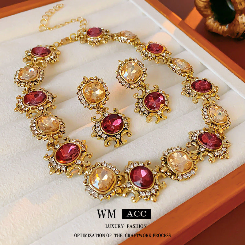 Collana Pendente Rotonda con Strass d'Ispirazione Vintage e Catena in Lega Placcata da Donna, Elegante Set di Gioielli per la Clavicola con Orecchini Inclusi