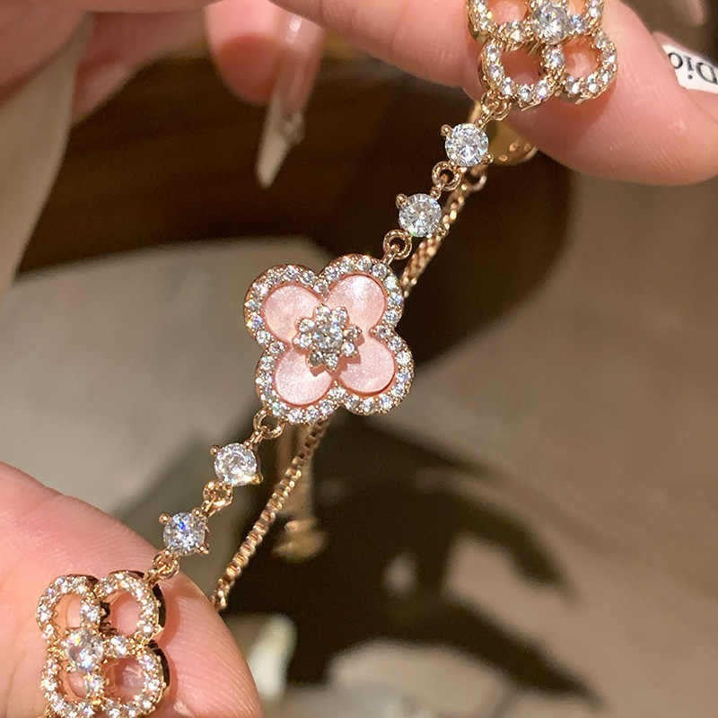 Sweet Elegant Geometric Floral Cubic Zirconia Inlay Brass Bracelet for Women