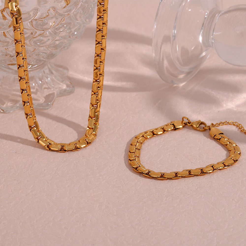 Collana da donna a clavicola in acciaio inossidabile con finitura placcata, dal design geometrico minimalista retrò