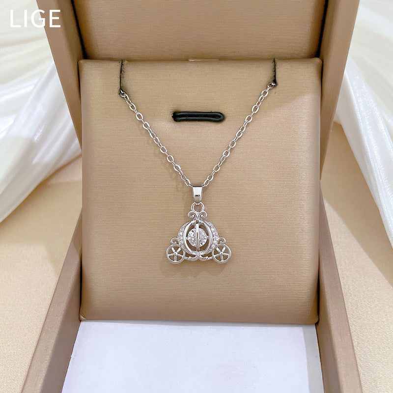 Lussuosa collana con ciondolo geometrico di strass, in acciaio al titanio, a forma di luna