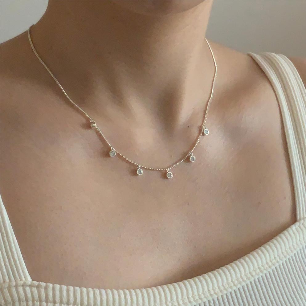 Collana con Pendente Geometrico Minimalista in Argento Sterling 925 con Zirconia Cubica, Stile Catena Chicco di Mais
