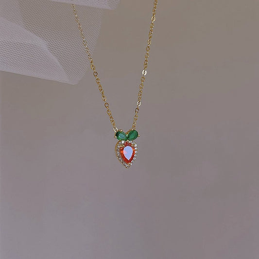 Collana con pendente a forma di carota per donna, in acciaio al titanio con intarsi di strass, finitura placcata, catena a medaglione a forma di animale, stile minimalista