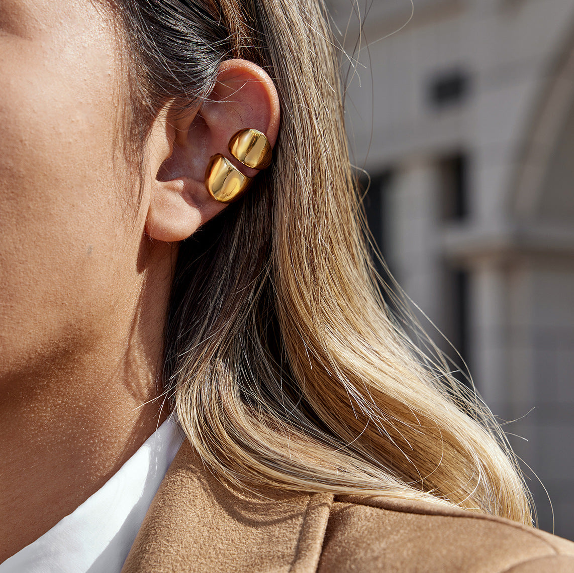 Pendientes Geométricos de Triángulo de Moda con Clip en U de Acero Inoxidable Chapado en Oro de 18K para Mujer