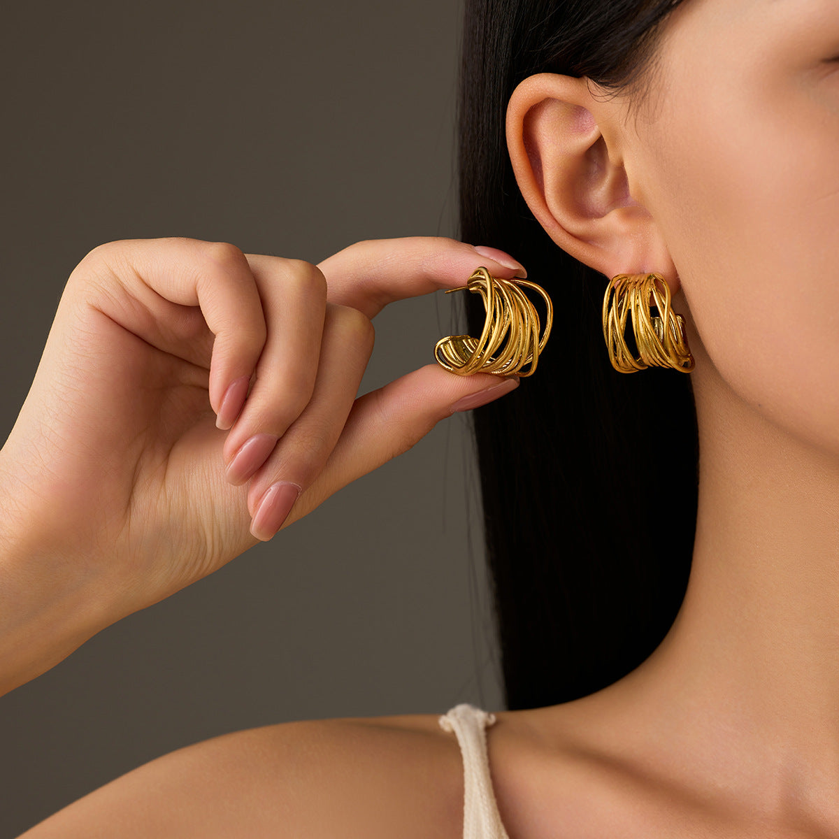 Pendientes de aro geométricos en forma de C de estilo francés minimalista de acero inoxidable con acabado chapado