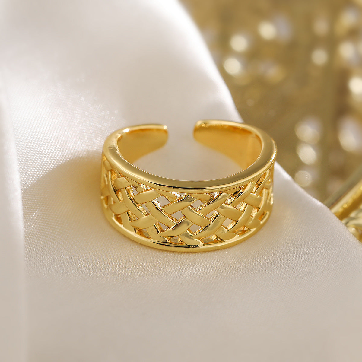 Minimalist Geometric Copper Ring with Gold Plating for Women, Irregular Open Band Fashion Accessory