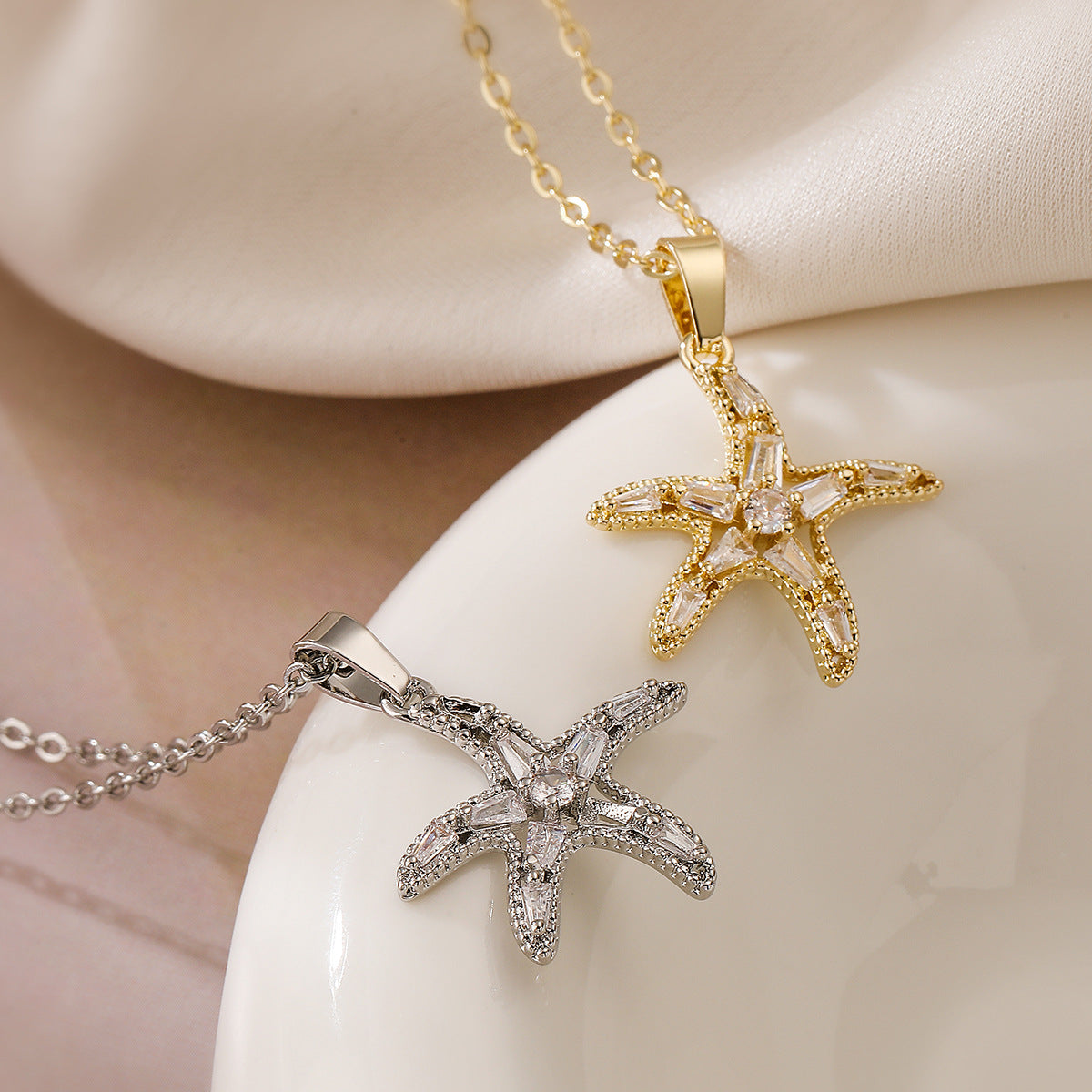 Minimalist Starfish Pendant Necklace for Women Made of Copper with 18K Gold Plating and Zircon Inlay