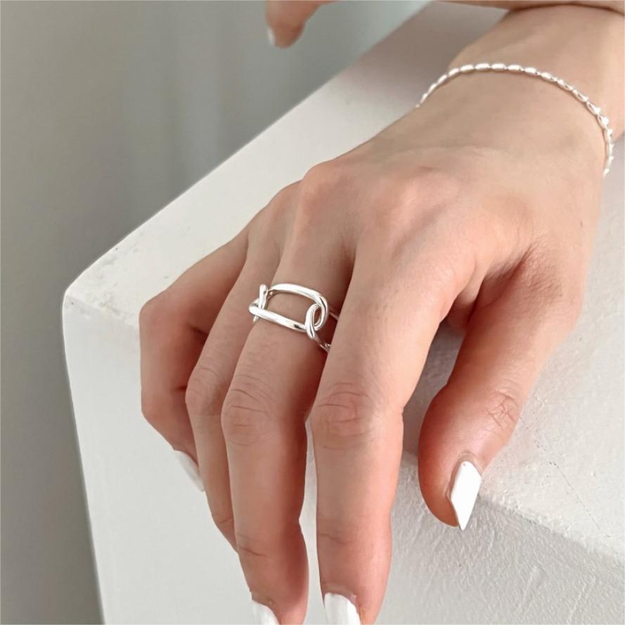 Anillo Enchapado Geométrico Minimalista de Plata de Ley 925