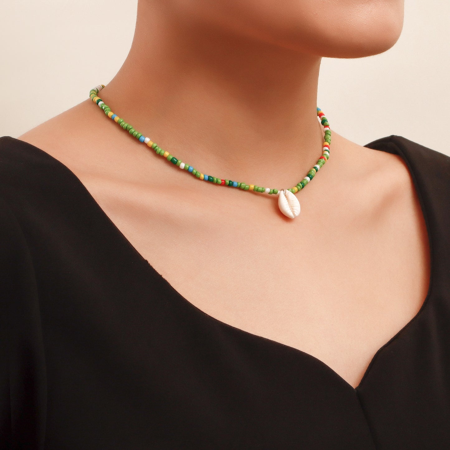 Bohemian Style Green Beaded Shell Pendant Necklace for Women with Geometric Shape Alloy Pendant and Plated Finish Short Clavicle Chain