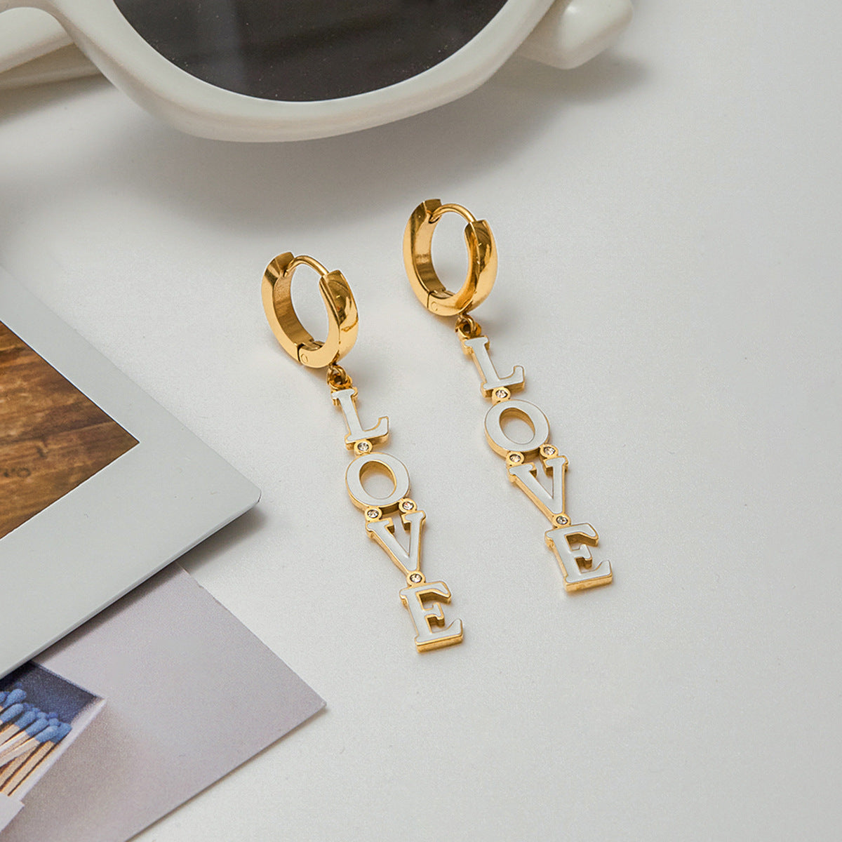 Orecchini minimalisti ed eleganti in acciaio inossidabile placcato con lettera